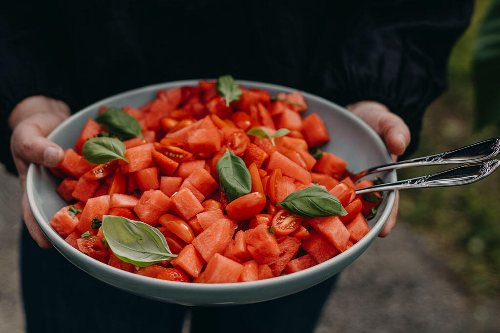 Tomat- och jordgubbssallad  med vattenmelon